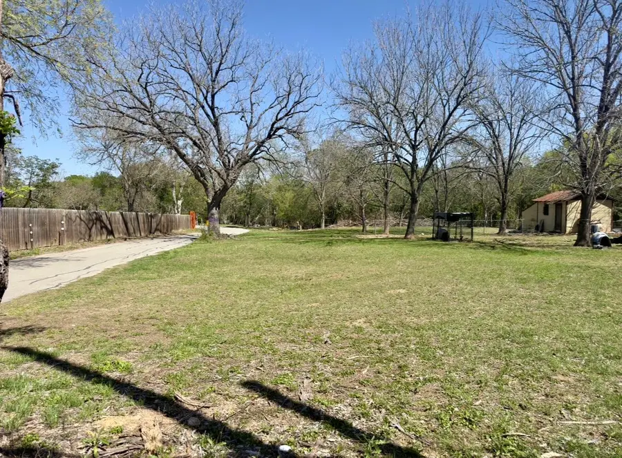 600 Sabine St, Lockhart, TX 78644 - #2