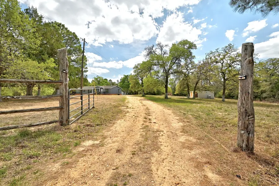 159 Farris Ln, Smithville, TX 78957 - #2