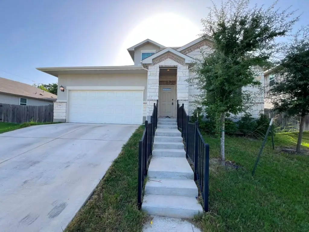 929 Main St, Hutto, TX 78634 - #1