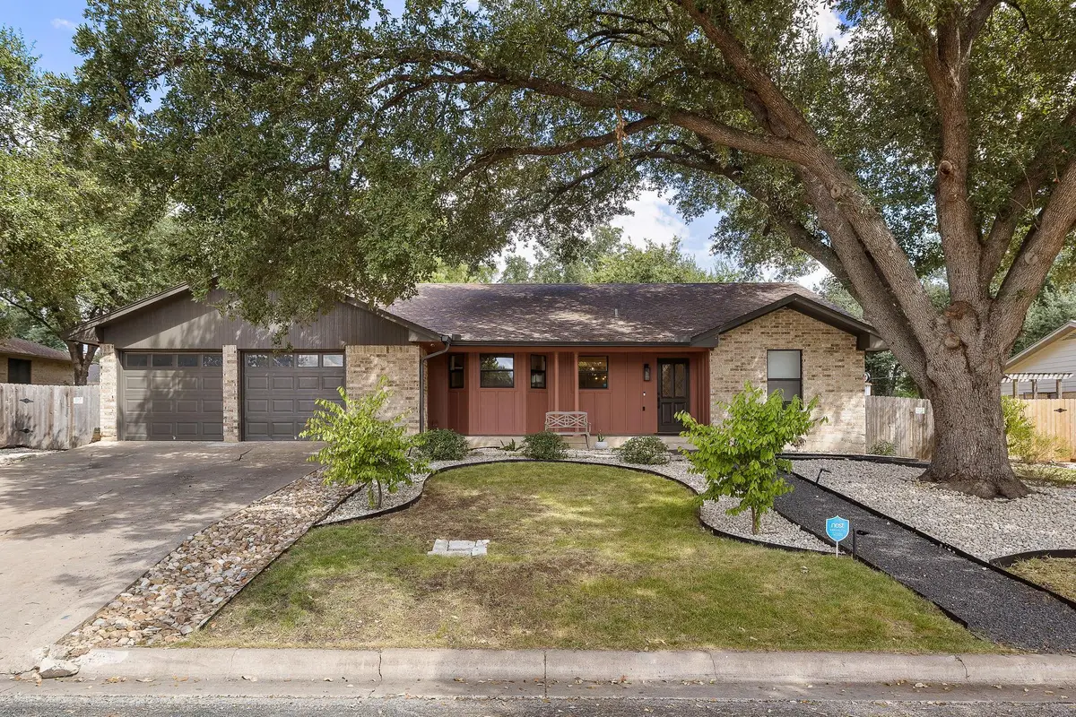 2202 Carolyn Dr, Taylor, TX 76574 - Image #1