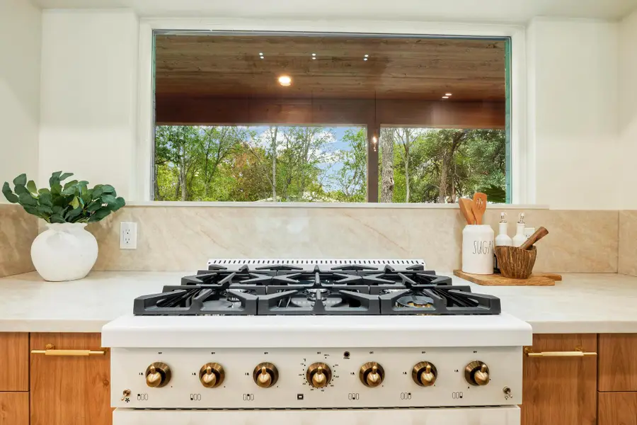 6404 Blarwood Dr, Austin, TX 78745 - Image #3