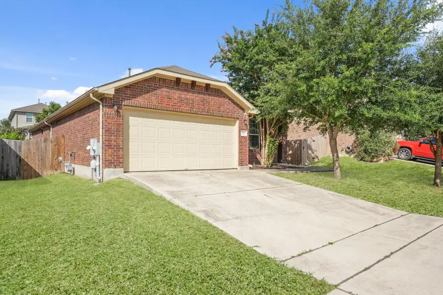 232 Strawberry Blonde Dr, Buda, TX 78610 - Image #2