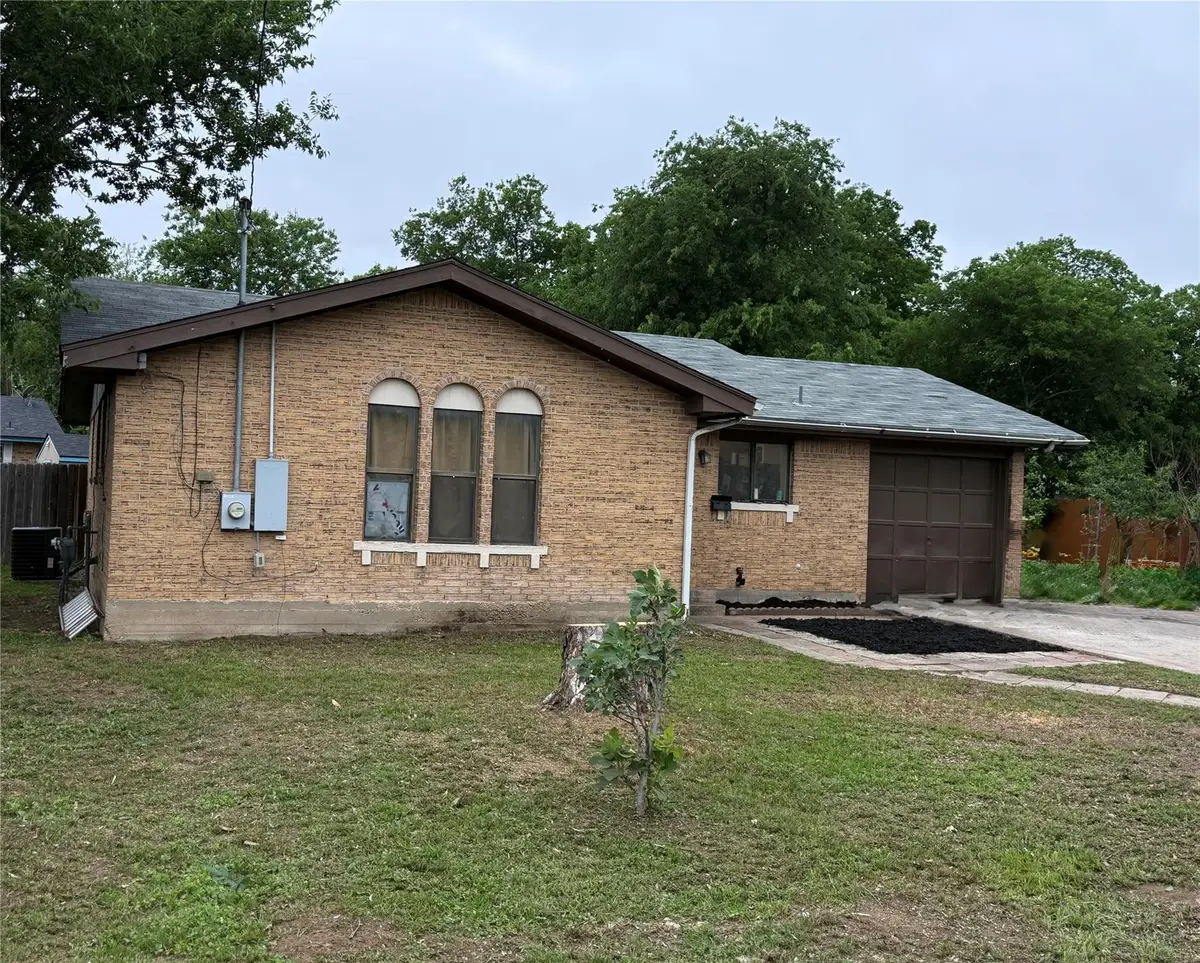 1704 S Walnut St, Georgetown, TX 78626 - #1