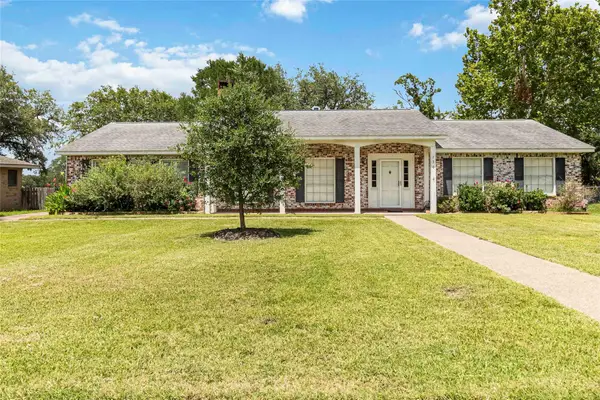 730 Sarah Jo St, La Grange, TX 78945