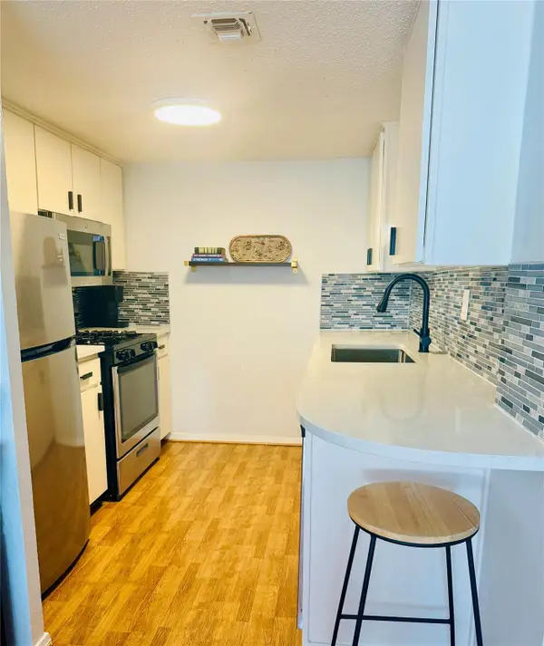 1800 Lavaca St #A305, Austin, TX 78701