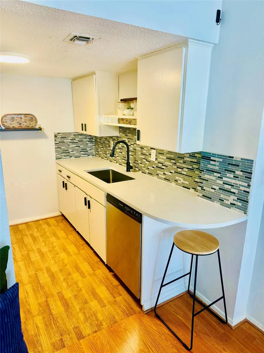 1800 Lavaca St #A305, Austin, TX 78701 - Image #2