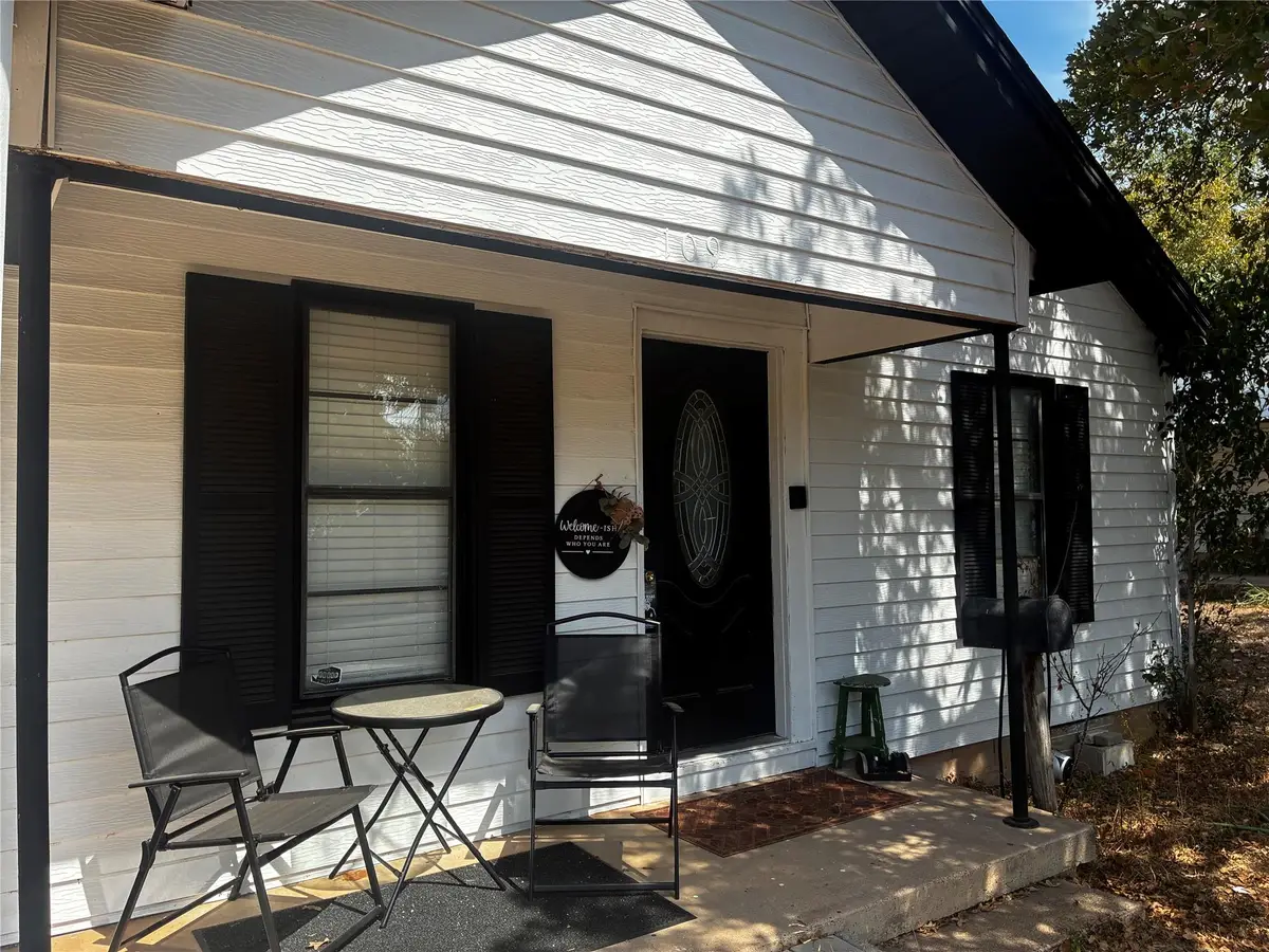 109 & 105 E Leon St, Gatesville, TX 76528 - #1