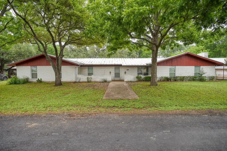204 Maynard St, Bastrop, TX 78602 - #2