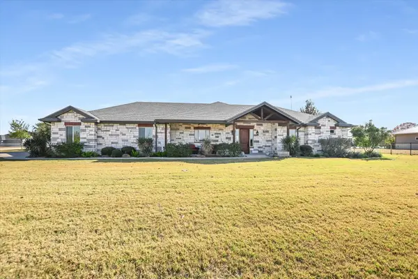 101 Still Meadow Dr, Kingsland, TX 78639