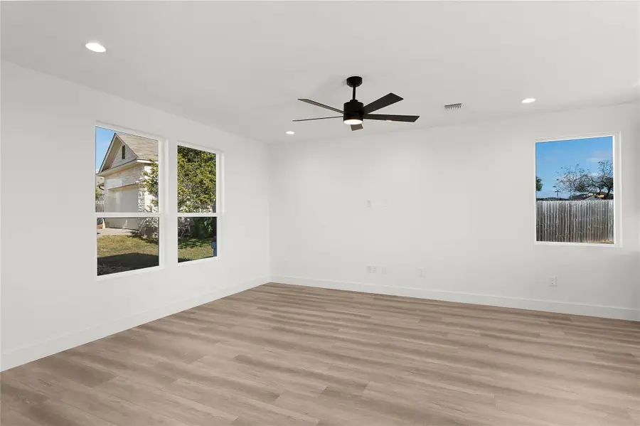 107 Carmen Cv, Burnet, TX 78611 - Image #3