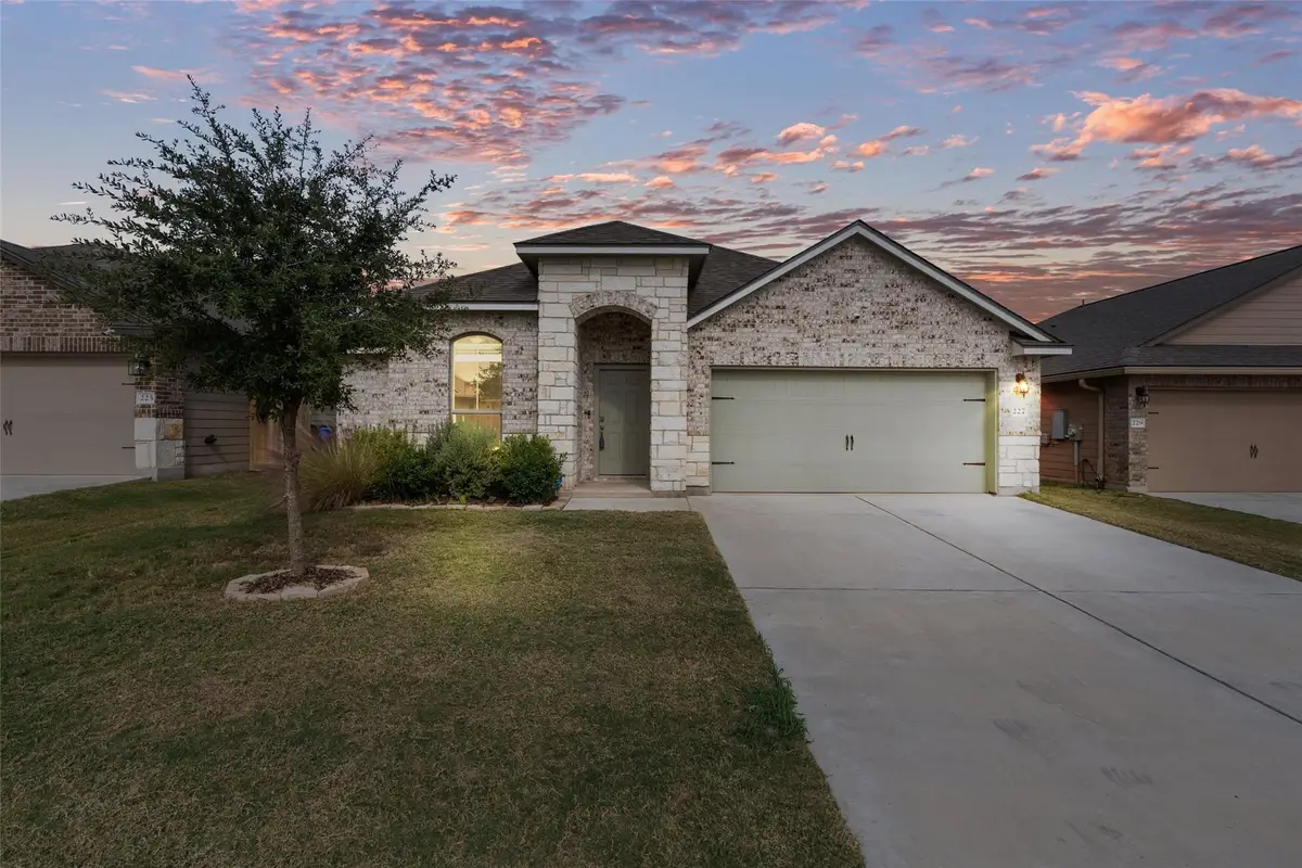 227 Reagor Dr, Taylor, TX 76574 - Image #1