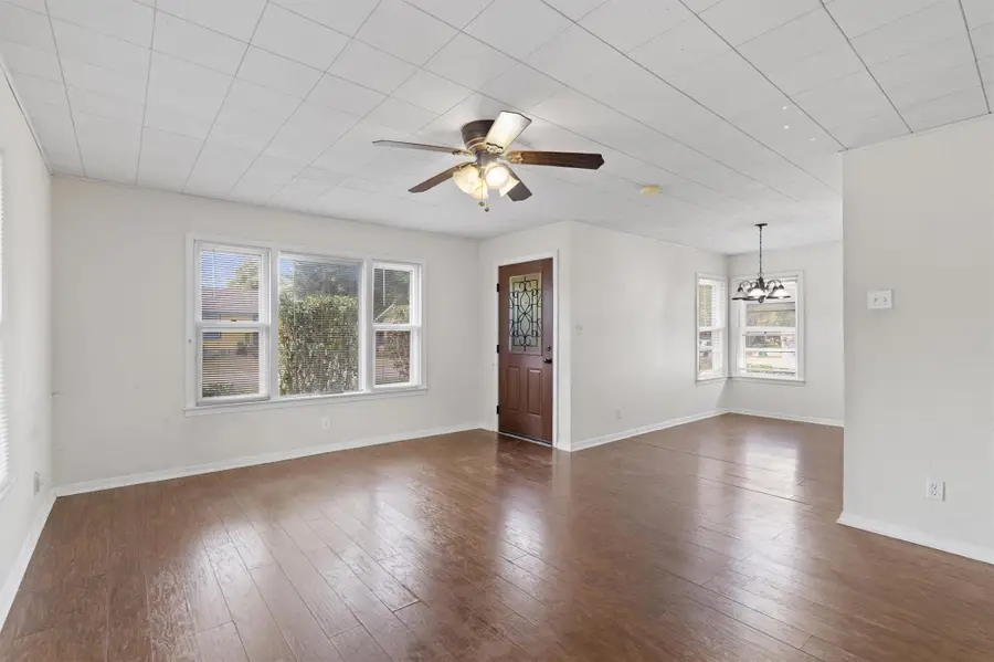 1119 Kent St, Taylor, TX 76574 - #3