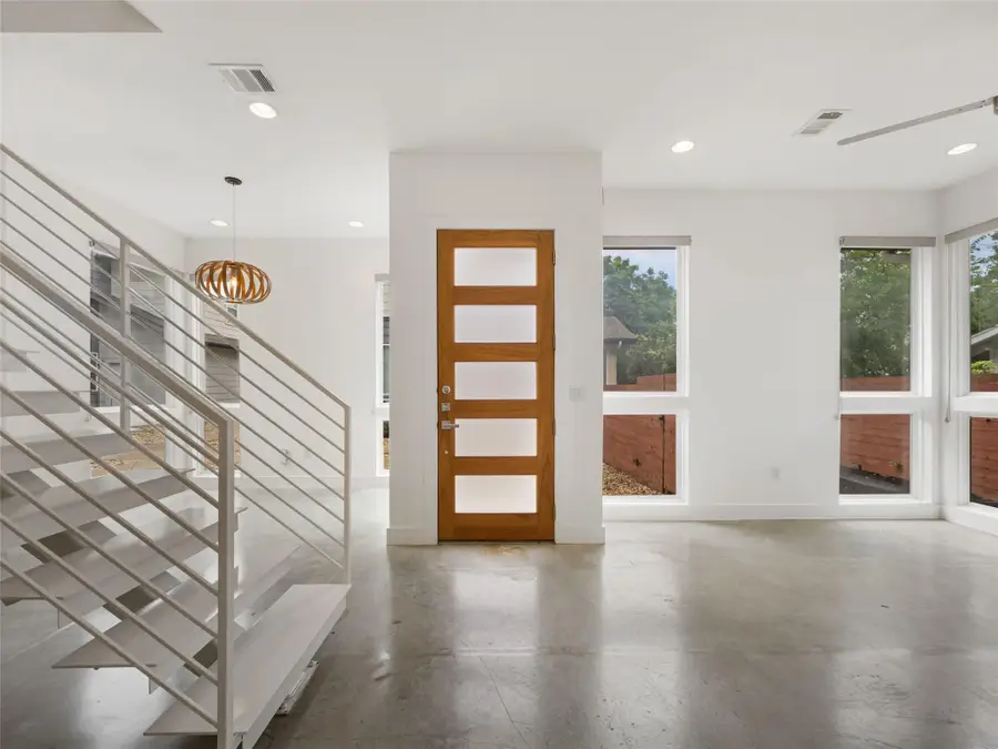 513 W Croslin St #B, Austin, TX 78752 - #3