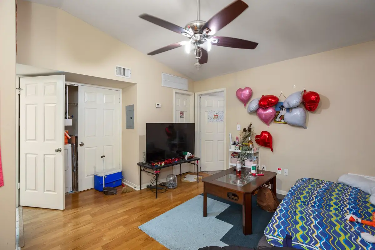 501 W 26th St #304, Austin, TX 78705 - Image #1