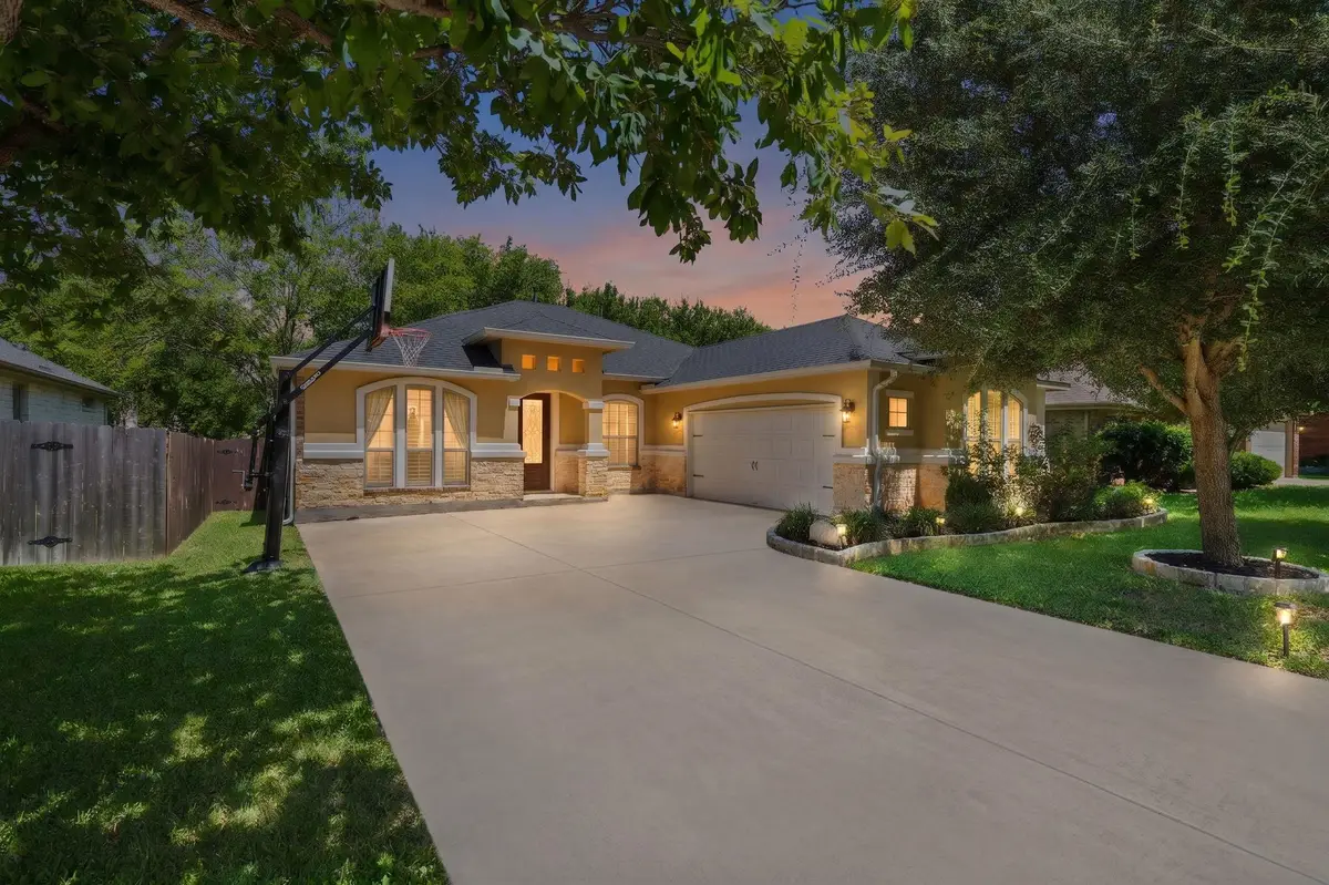 640 Wiltshire Dr, Hutto, TX 78634 - #1