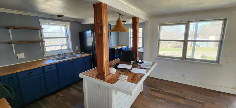 504 W Luce St, Llano, TX 78643 - #2