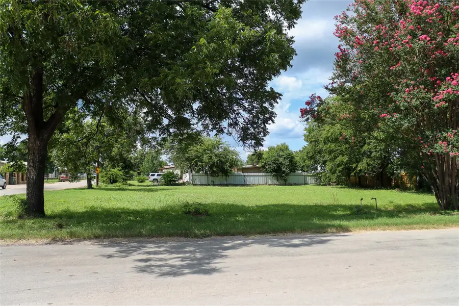 708 W Lewis St, San Saba, TX 76877 - #2
