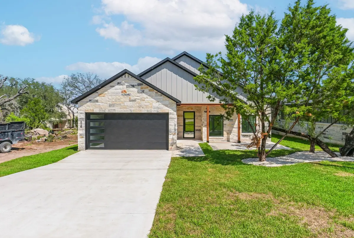 418 Bedford Dr, Spicewood, TX 78669 - Image #1