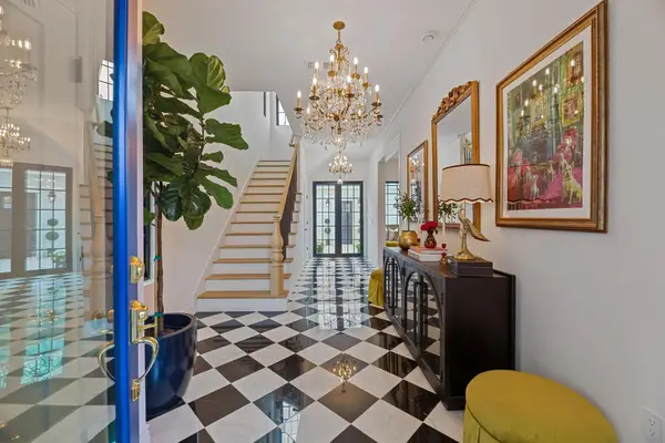 1804 S 6th St, Austin, TX 78704