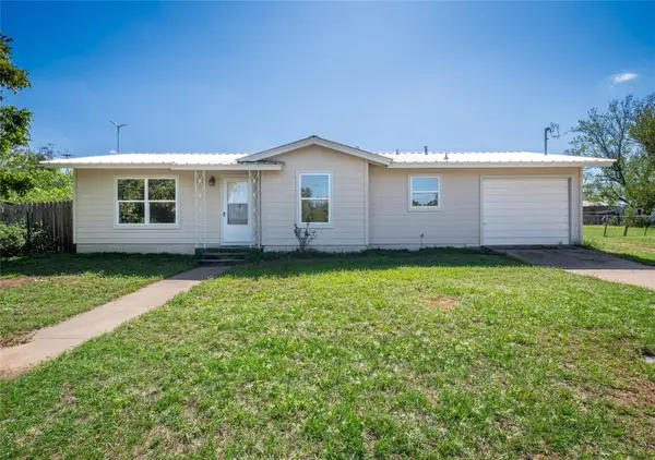 906 E Brown St, Llano, TX 78643