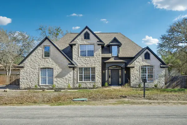 312 Country Club Dr, La Grange, TX 78945