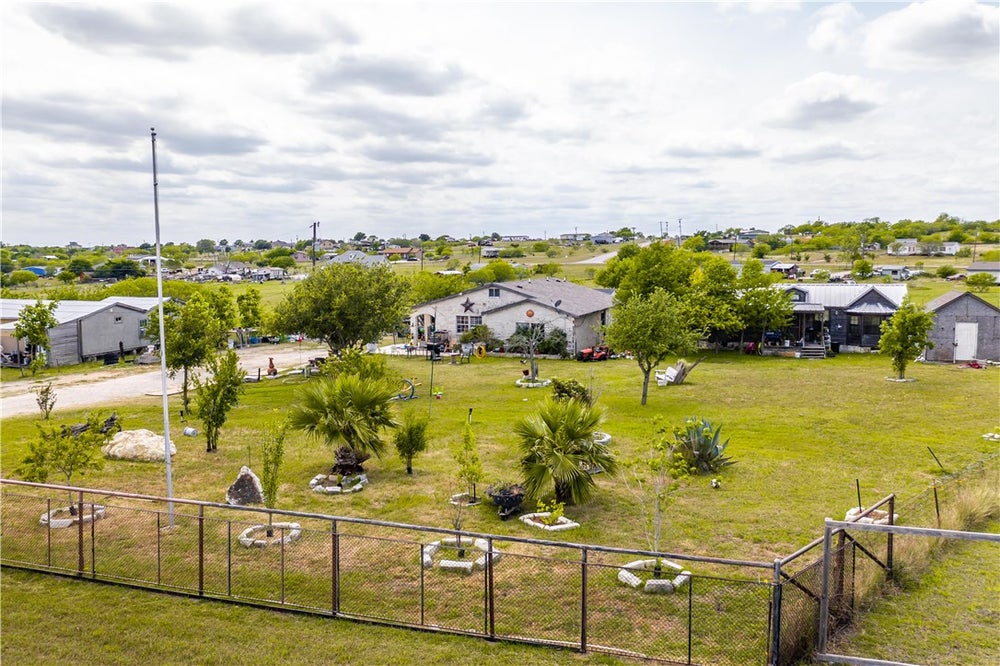 921 Ranch House Loop, Niederwald, TX 78640 BHGRE