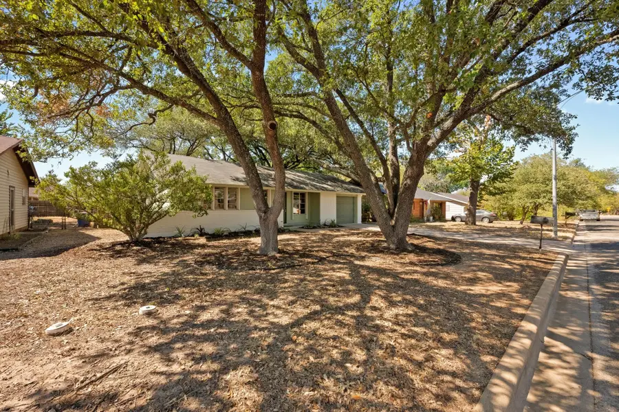 407 Westmorland Dr, Austin, TX 78745 - Image #2