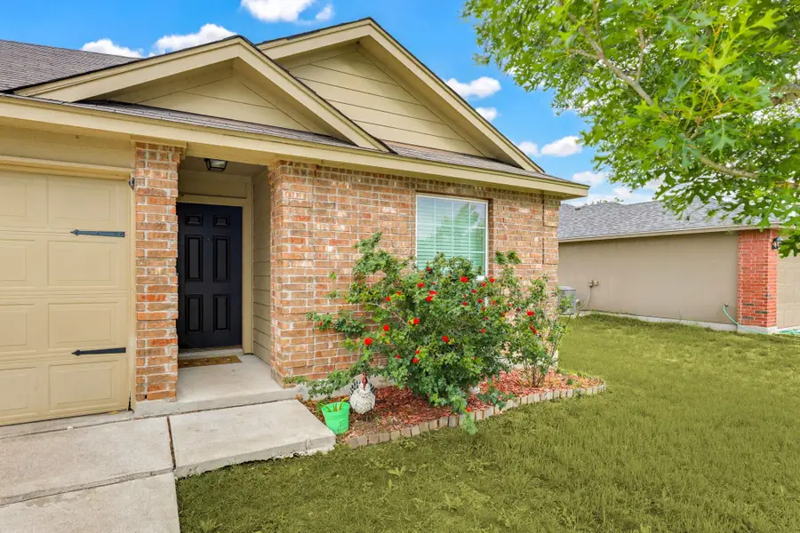 138 Talon Dr, Luling, TX 78648 - #3