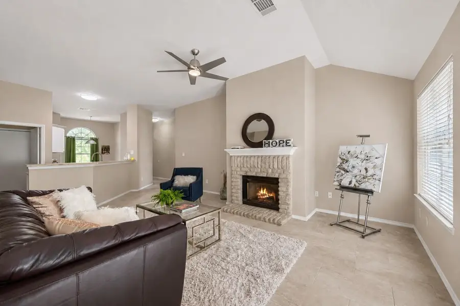 5318 Hickory Dr, Austin, TX 78744 - #3