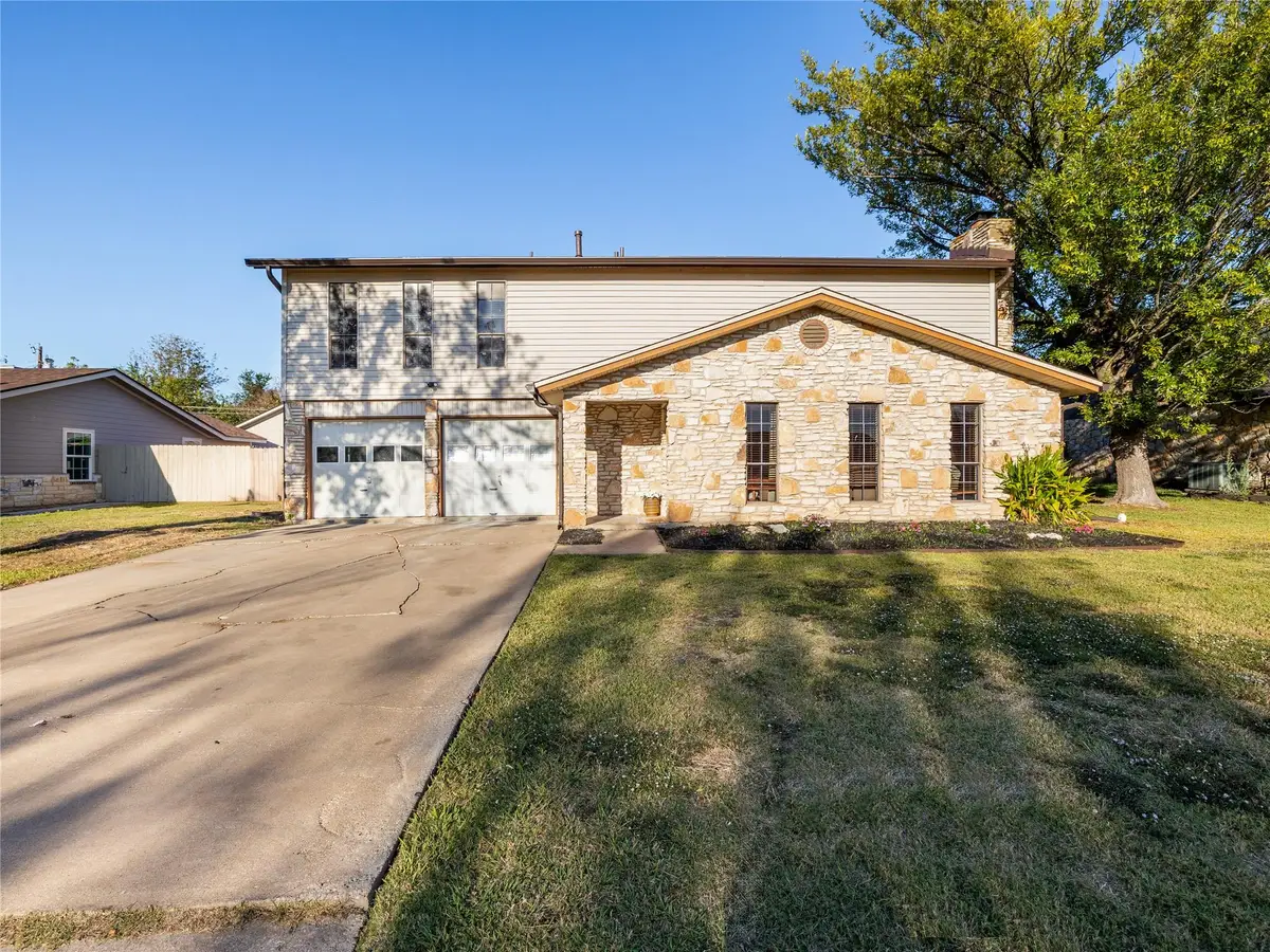 2104 Donna Dr, Taylor, TX 76574 - Image #1