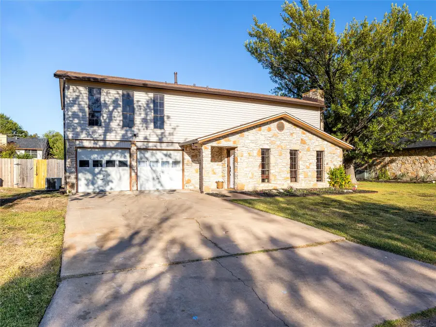 2104 Donna Dr, Taylor, TX 76574 - Image #2