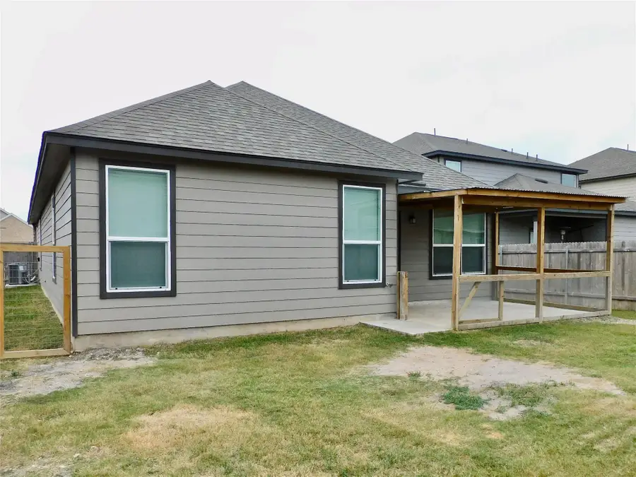 246 Teller Dr, Lockhart, TX 78644 - Image #2