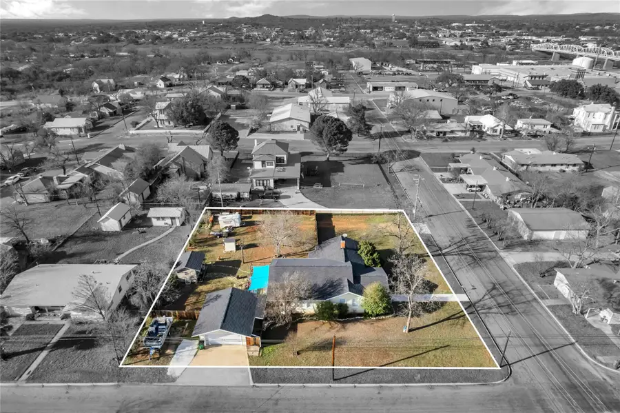 909 Flag St, Llano, TX 78643 - #3