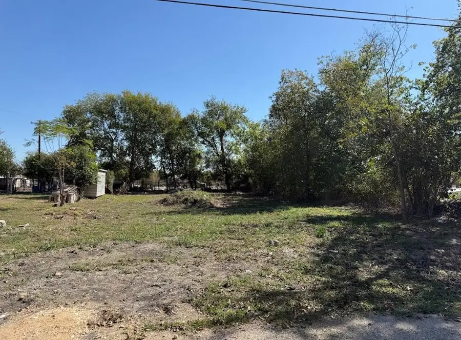 502 S Alamo St, Bartlett, TX 76511 - Image #2