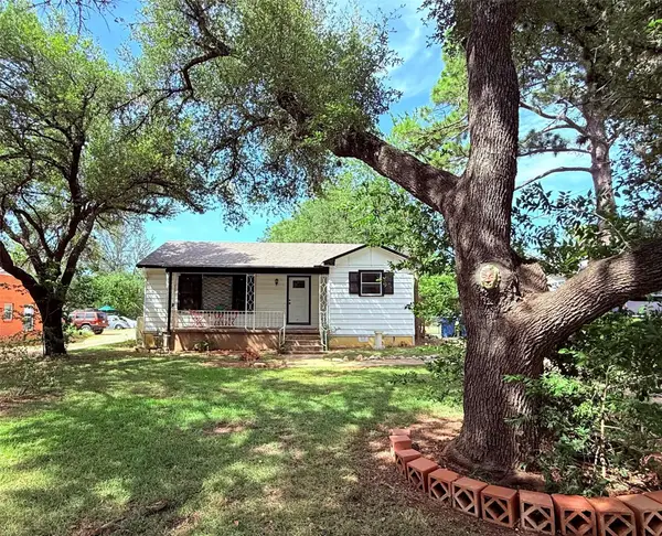 1133 N Avenue C, Elgin, TX 78621