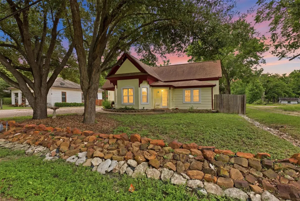 400 S Willis St, Granger, TX 76530 - #1