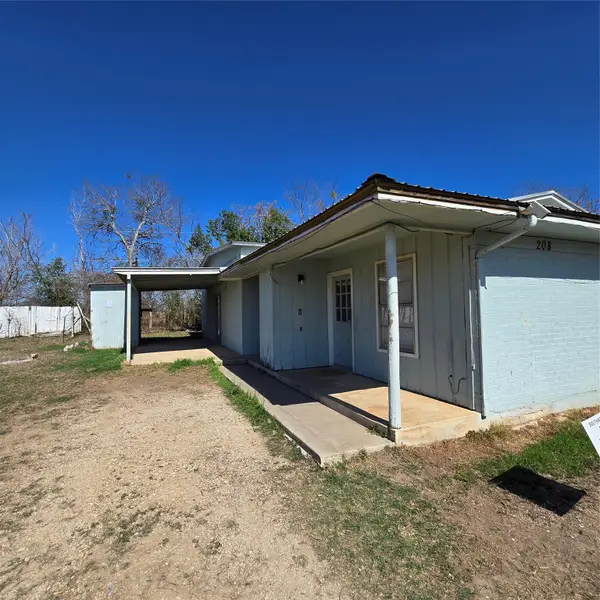 208 NW River Rd, Martindale, TX 78655