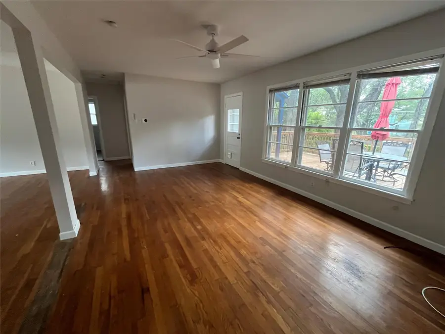 134 E Hillcrest Dr, San Marcos, TX 78666 - #2