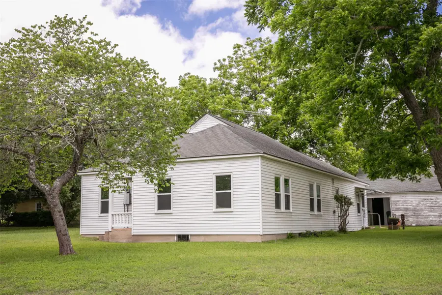 400 N Brazos St, Burton, TX 77835 - #2