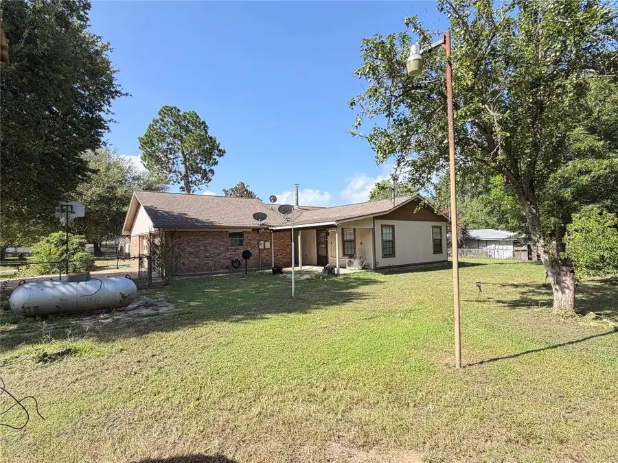 531 Sierra Dr, Rockdale, TX 76567 - #3