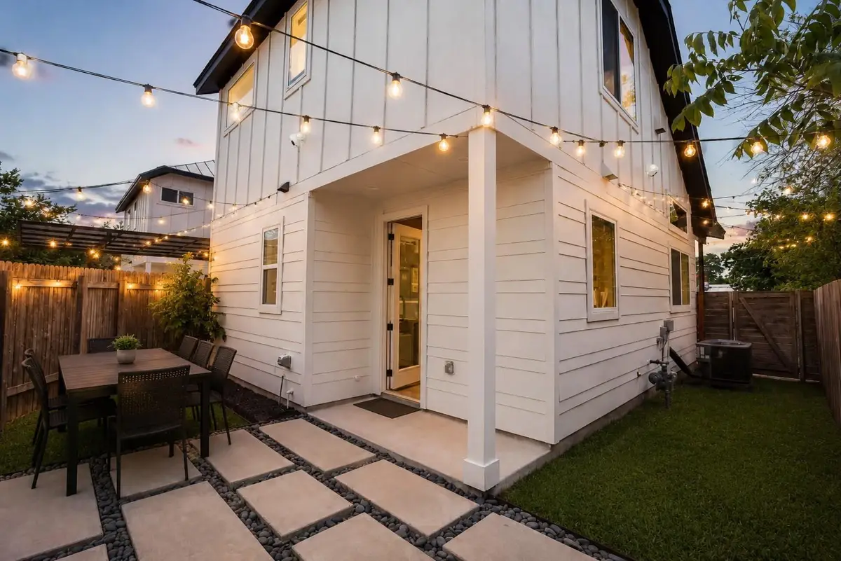1123 Omega Ave #1, Austin, TX 78721 - #1