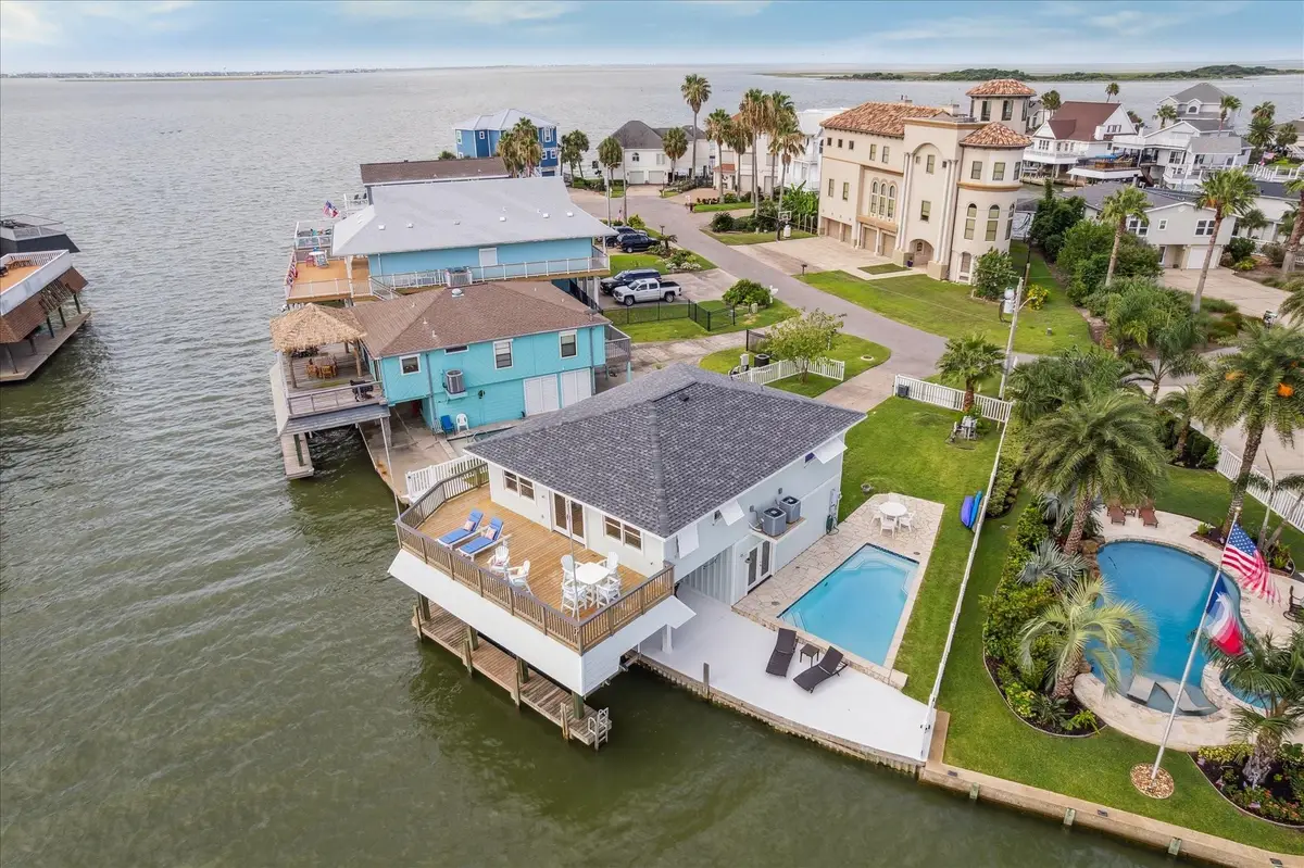 1226 Oahu Dr, Galveston, TX 77554 - Image #1