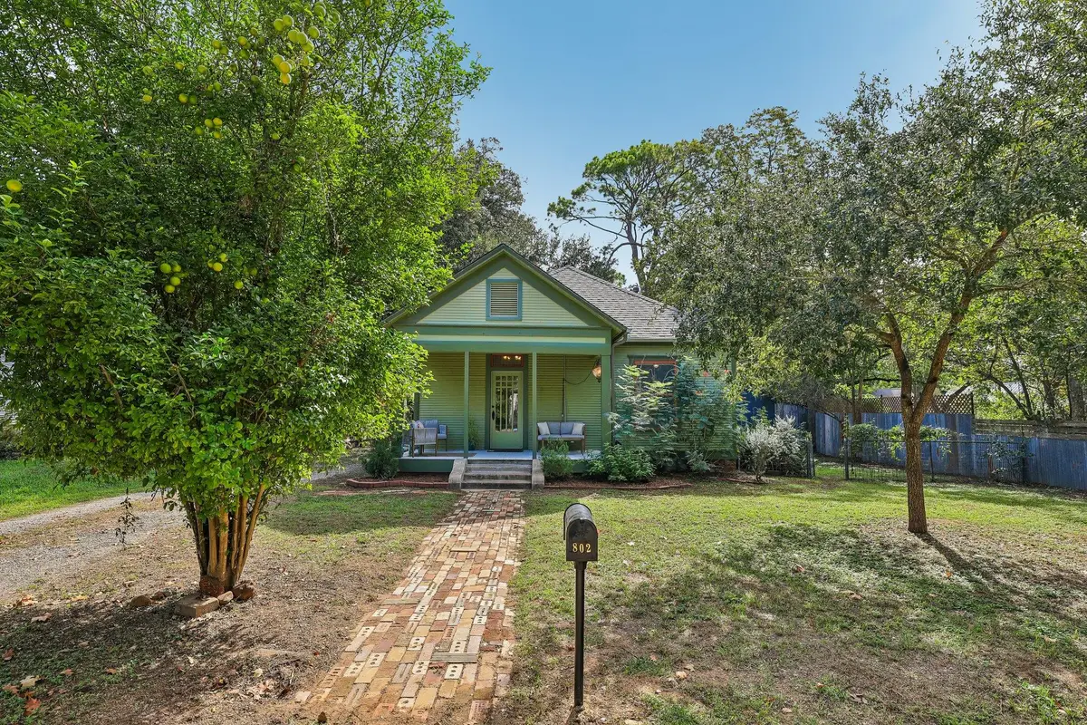 802 Short St, Smithville, TX 78957 - #1