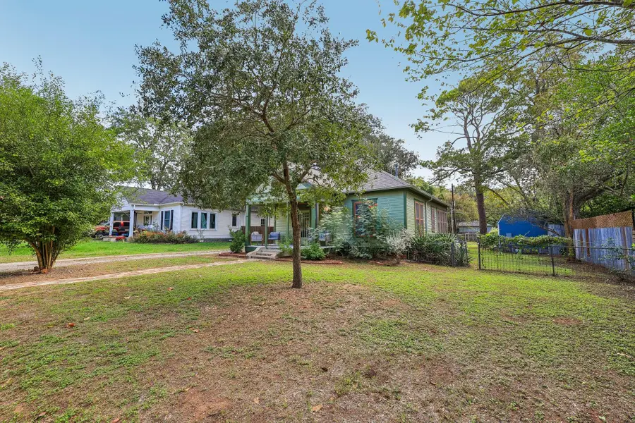 802 Short St, Smithville, TX 78957 - #3
