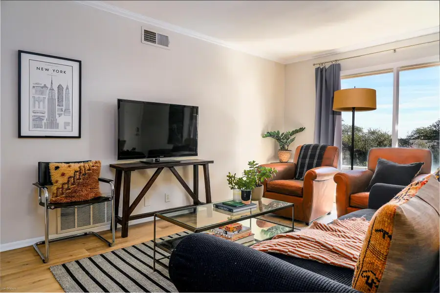 5326 Balcones Dr #D, Austin, TX 78731 - Image #2