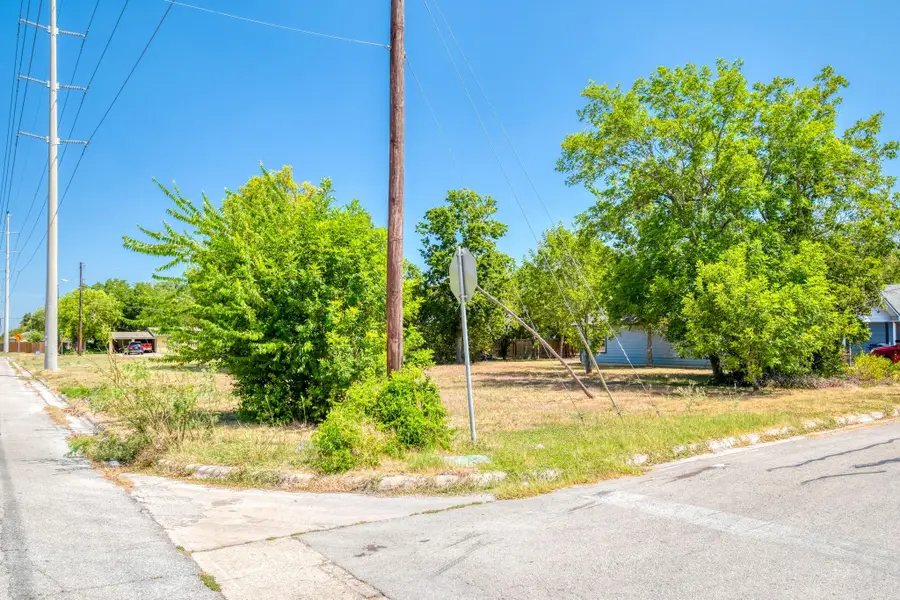 1001 Fifth St, Lockhart, TX 78644 - #2