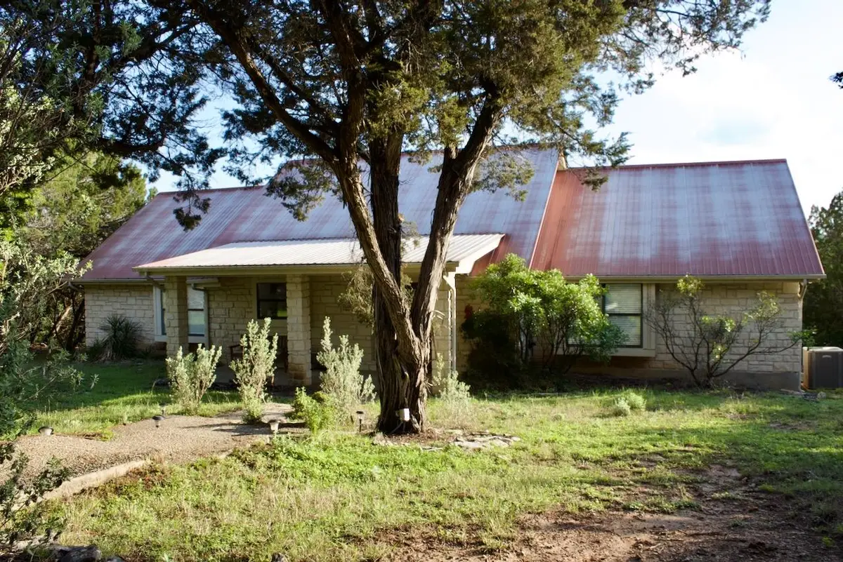 555 Hillsedge Rd, Wimberley, TX 78676 - #1