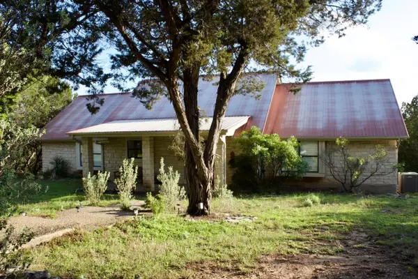 555 Hillsedge Rd, Wimberley, TX 78676