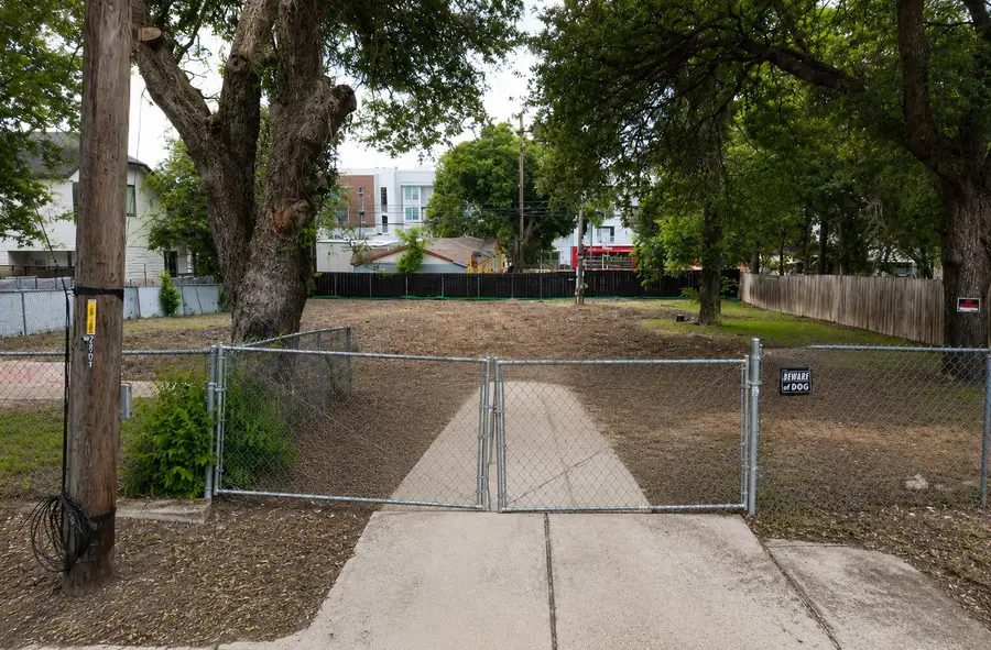 2101 E 8th St, Austin, TX 78702 - #3
