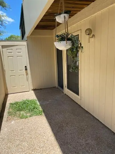 6718 Silvermine Dr #302, Austin, TX 78736 - #2